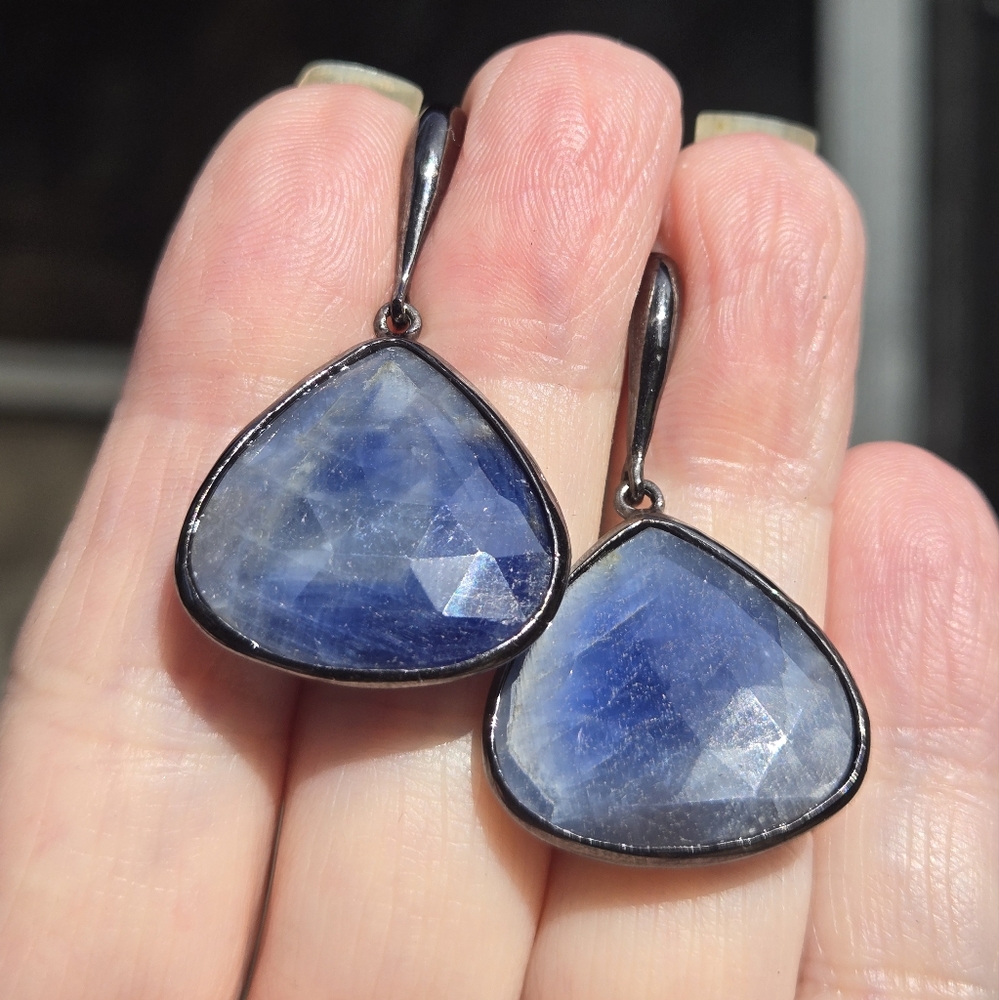 Saphire 40k Trillion cut sterling &rhodium earrings - Picture 4 of 9